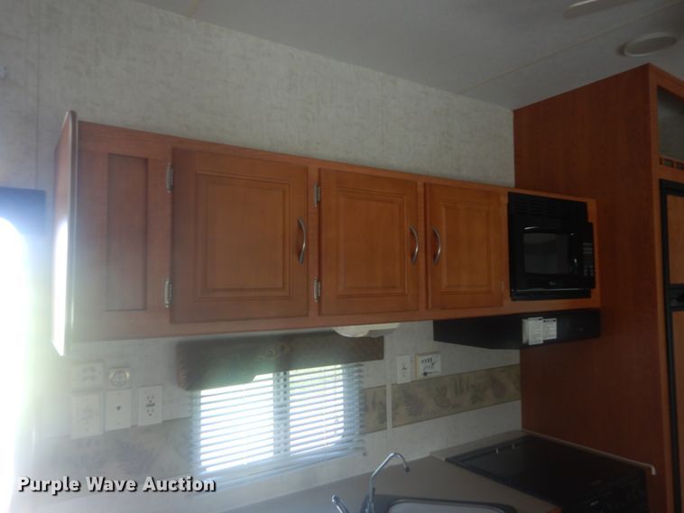 image for item JI9459 2006 Thor Vortex  M-365WTB toy hauler camper