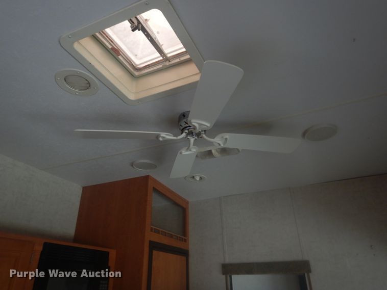 image for item JI9459 2006 Thor Vortex  M-365WTB toy hauler camper