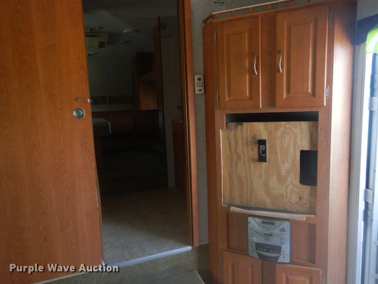 image for item JI9459 2006 Thor Vortex  M-365WTB toy hauler camper