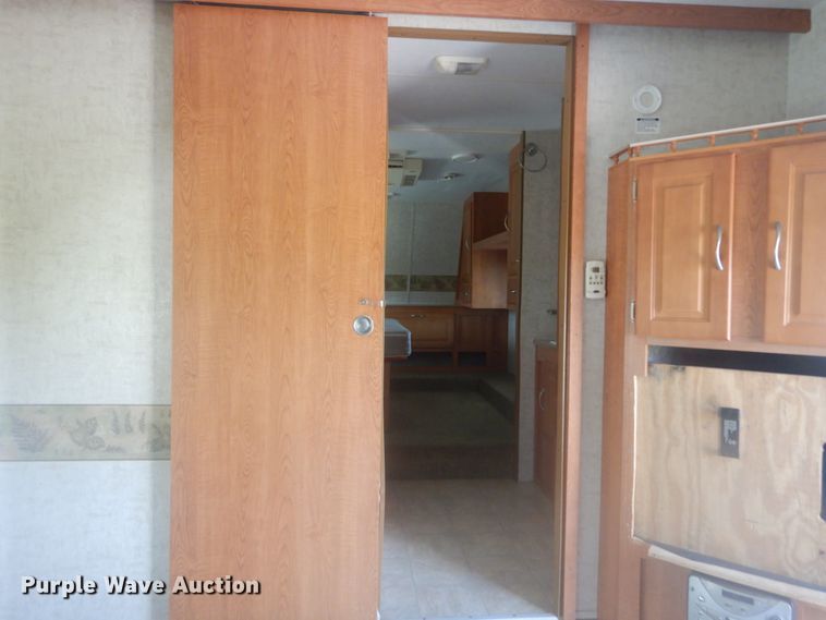 image for item JI9459 2006 Thor Vortex  M-365WTB toy hauler camper