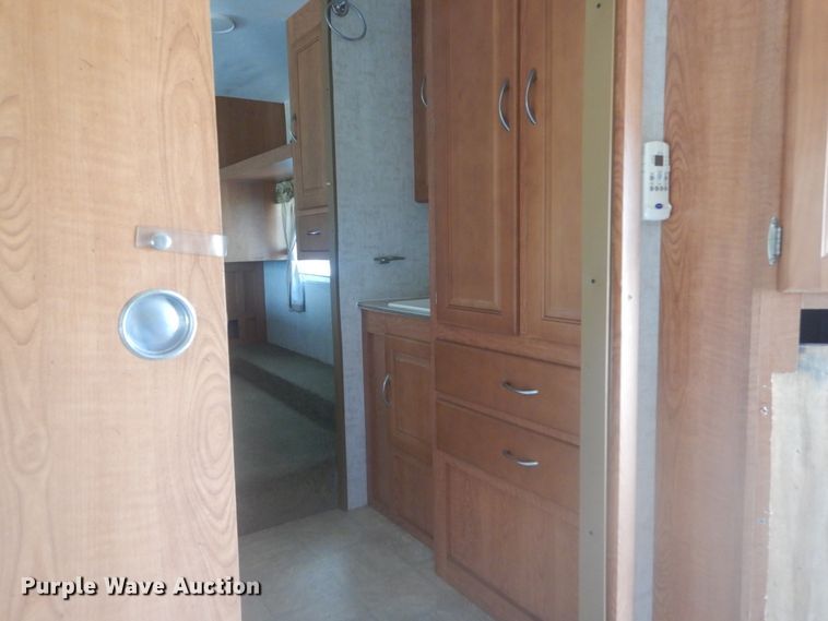 image for item JI9459 2006 Thor Vortex  M-365WTB toy hauler camper