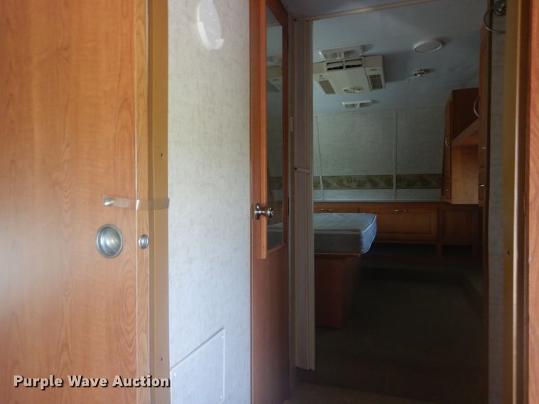 image for item JI9459 2006 Thor Vortex  M-365WTB toy hauler camper