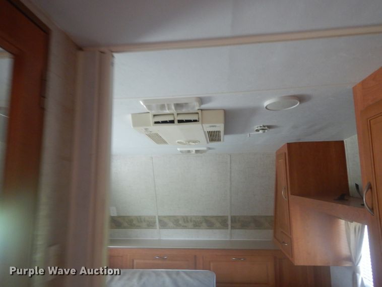 image for item JI9459 2006 Thor Vortex  M-365WTB toy hauler camper