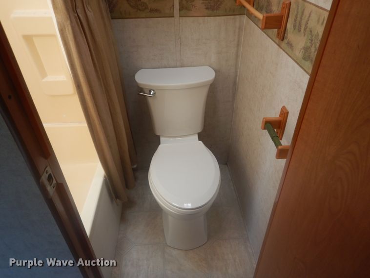 image for item JI9459 2006 Thor Vortex  M-365WTB toy hauler camper