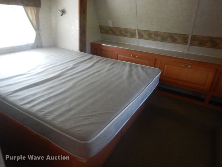 image for item JI9459 2006 Thor Vortex  M-365WTB toy hauler camper