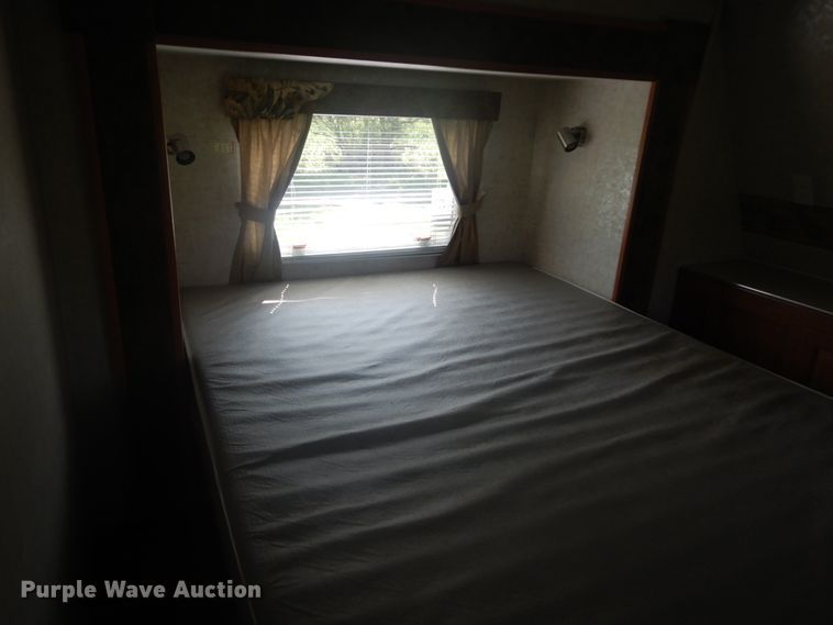 image for item JI9459 2006 Thor Vortex  M-365WTB toy hauler camper