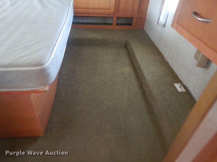 image for item JI9459 2006 Thor Vortex  M-365WTB toy hauler camper