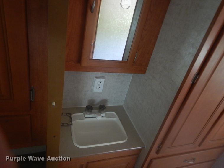 image for item JI9459 2006 Thor Vortex  M-365WTB toy hauler camper