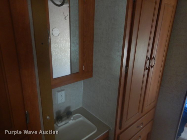 image for item JI9459 2006 Thor Vortex  M-365WTB toy hauler camper