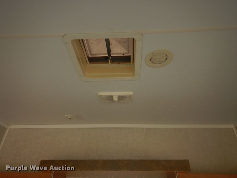 image for item JI9459 2006 Thor Vortex  M-365WTB toy hauler camper