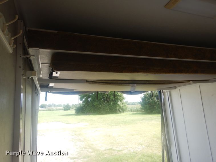 image for item JI9459 2006 Thor Vortex  M-365WTB toy hauler camper