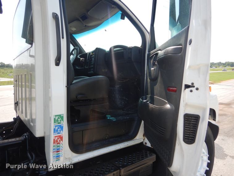 image for item JI9517 2004 Chevrolet C8500  dump flatbed truck