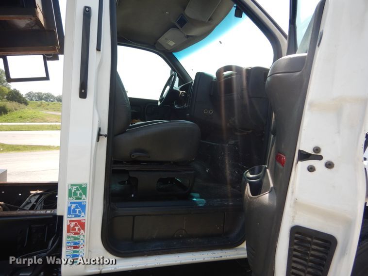 image for item JI9517 2004 Chevrolet C8500  dump flatbed truck