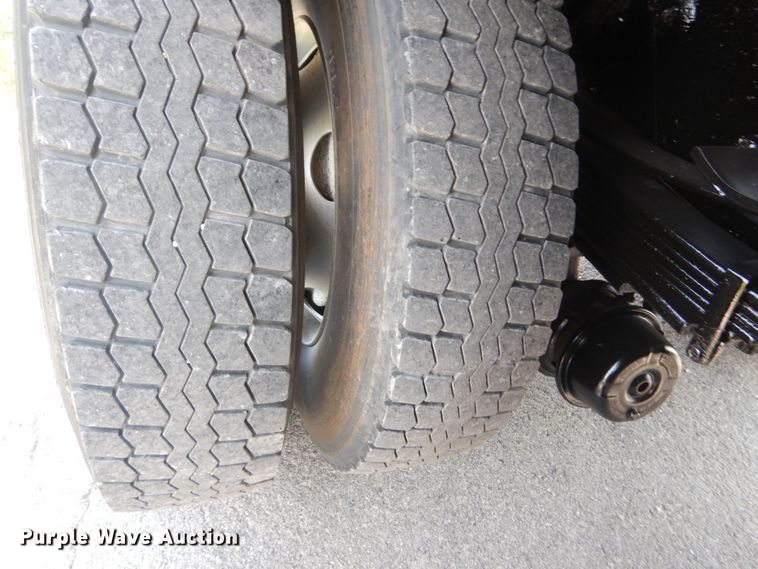 image for item JI9517 2004 Chevrolet C8500  dump flatbed truck