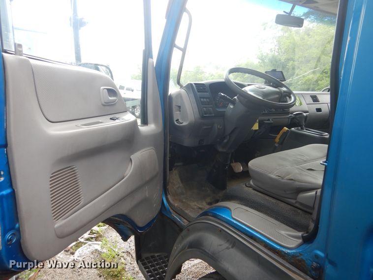 image for item JI9621 2006 Ford LCF  flatbed truck