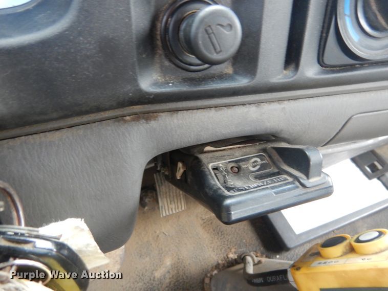 image for item JI9621 2006 Ford LCF  flatbed truck