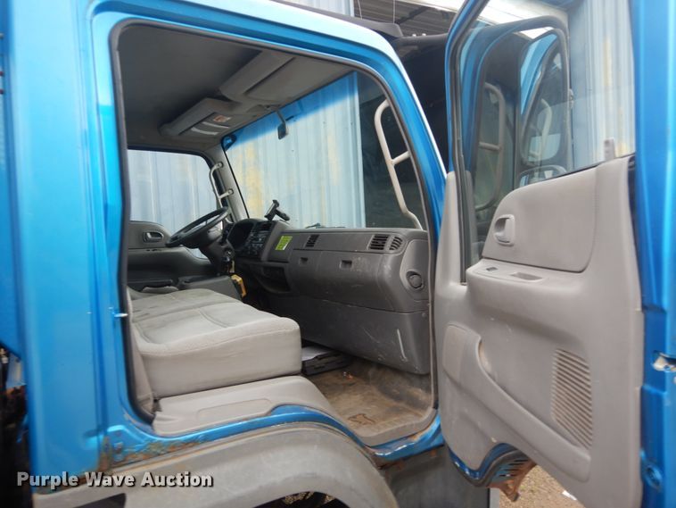 image for item JI9621 2006 Ford LCF  flatbed truck