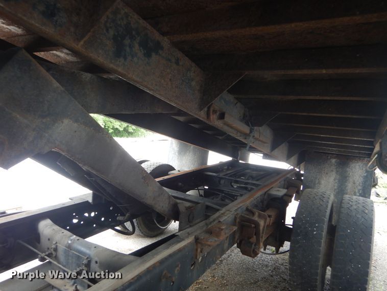 image for item JI9621 2006 Ford LCF  flatbed truck