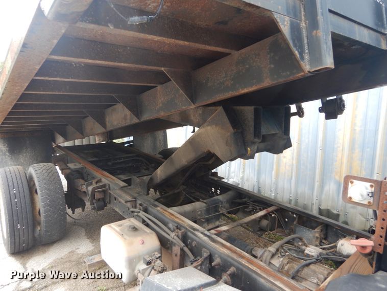 image for item JI9621 2006 Ford LCF  flatbed truck