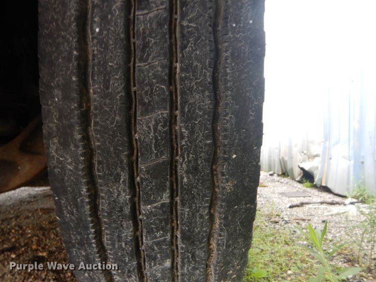 image for item JI9621 2006 Ford LCF  flatbed truck