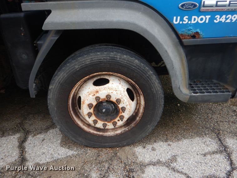 image for item JI9621 2006 Ford LCF  flatbed truck