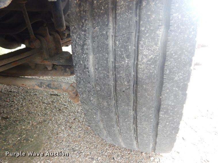 image for item JI9621 2006 Ford LCF  flatbed truck