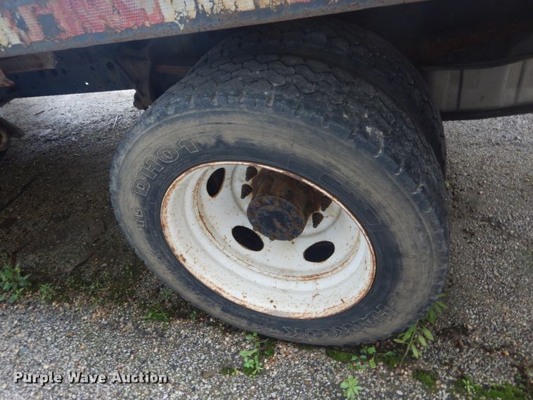 image for item JI9621 2006 Ford LCF  flatbed truck