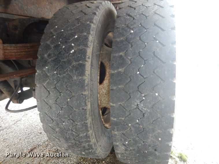 image for item JI9621 2006 Ford LCF  flatbed truck