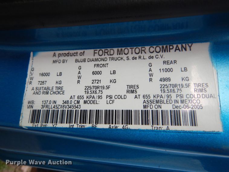 image for item JI9621 2006 Ford LCF  flatbed truck