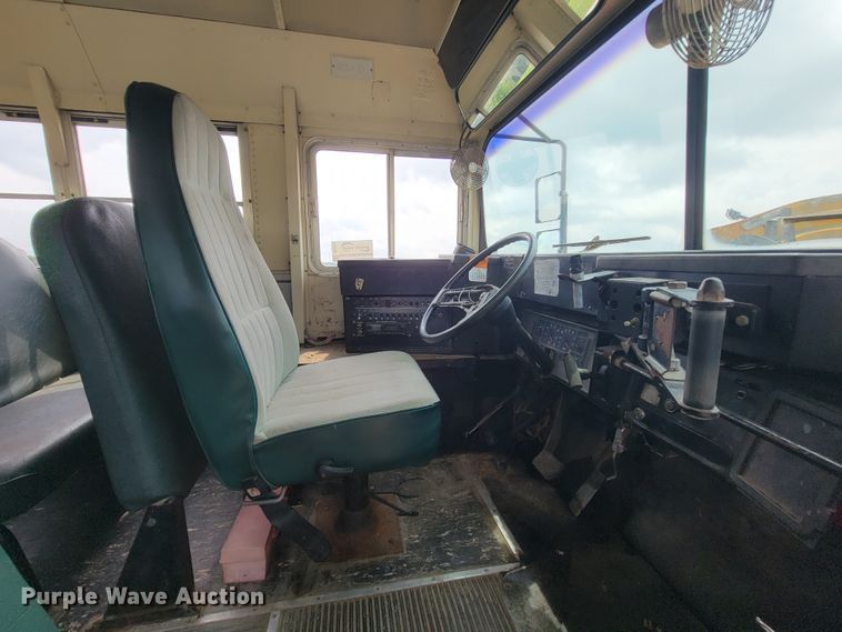 image for item KD9396 1995 International 3800  school bus