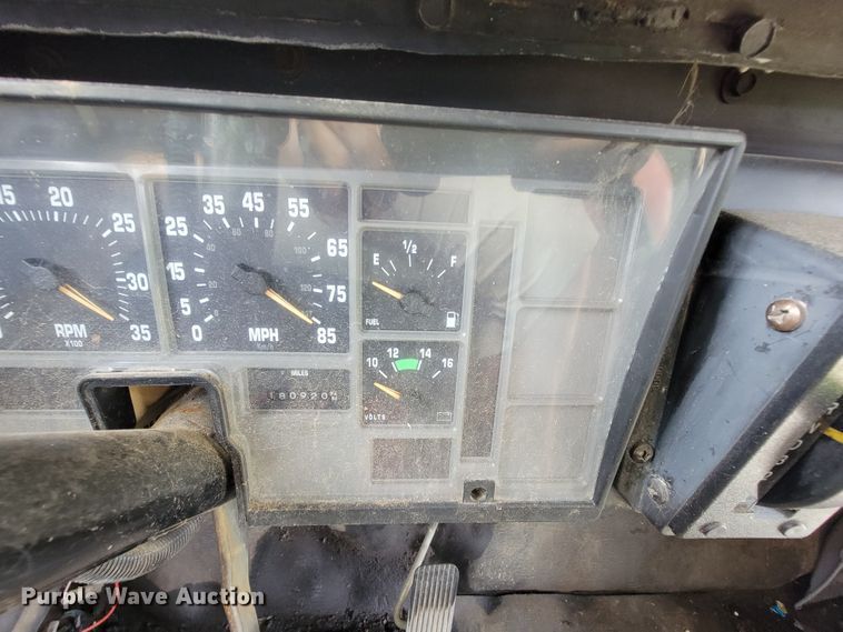 image for item KD9396 1995 International 3800  school bus