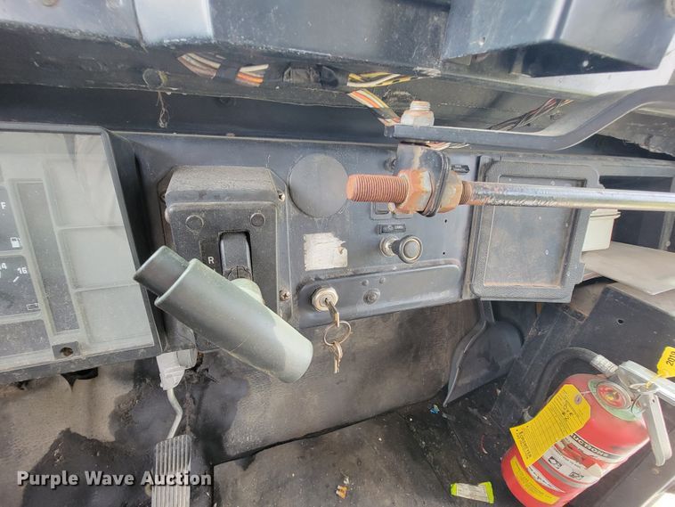 image for item KD9396 1995 International 3800  school bus