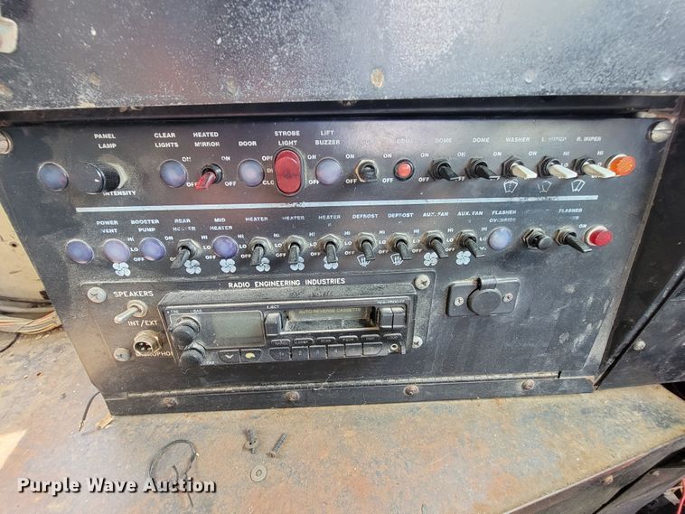 image for item KD9396 1995 International 3800  school bus