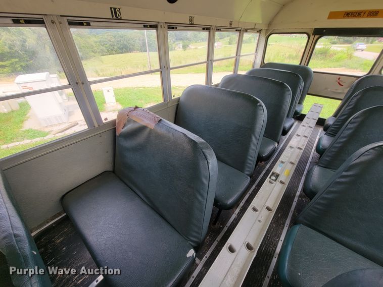 image for item KD9396 1995 International 3800  school bus