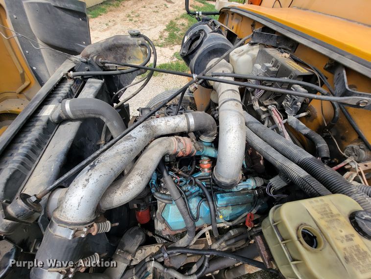 image for item KD9396 1995 International 3800  school bus