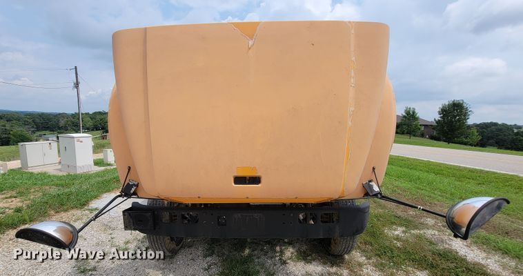 image for item KD9396 1995 International 3800  school bus