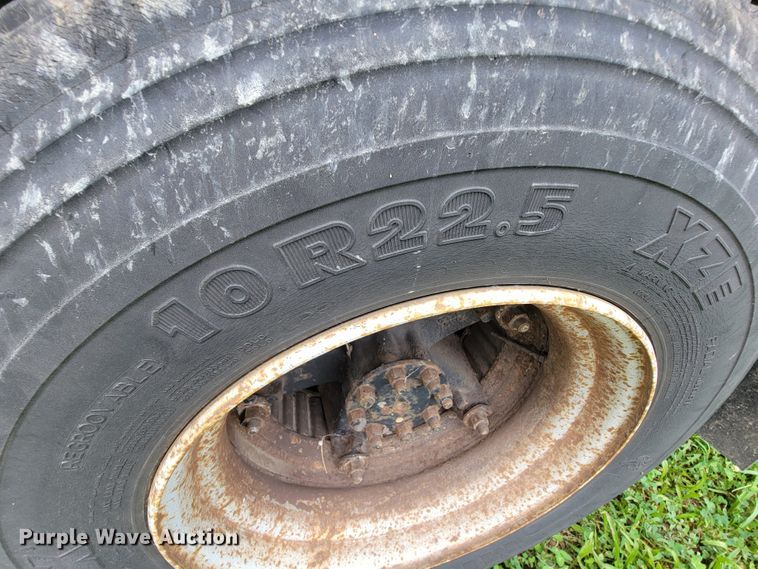 image for item KD9396 1995 International 3800  school bus