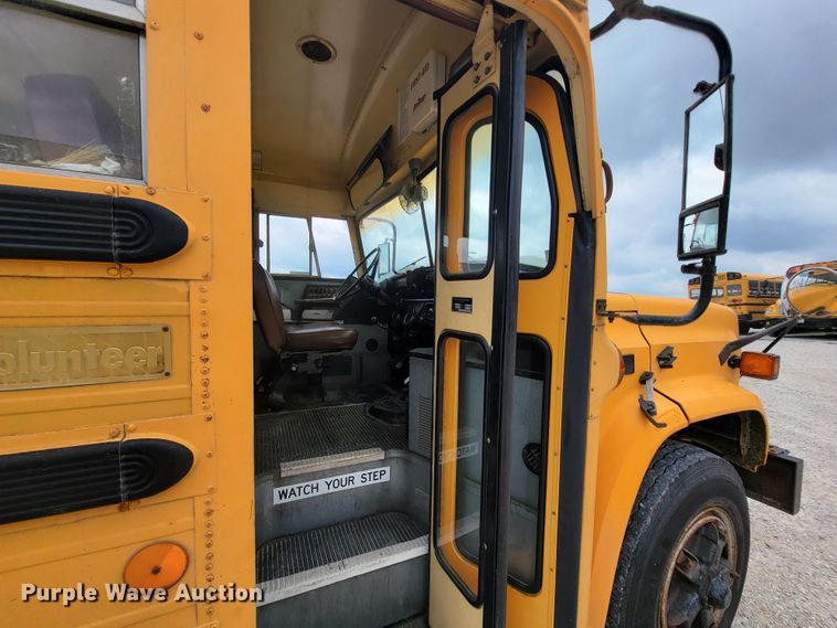 image for item KD9397 1987 GMC C6500  school bus