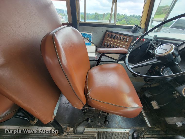 image for item KD9397 1987 GMC C6500  school bus