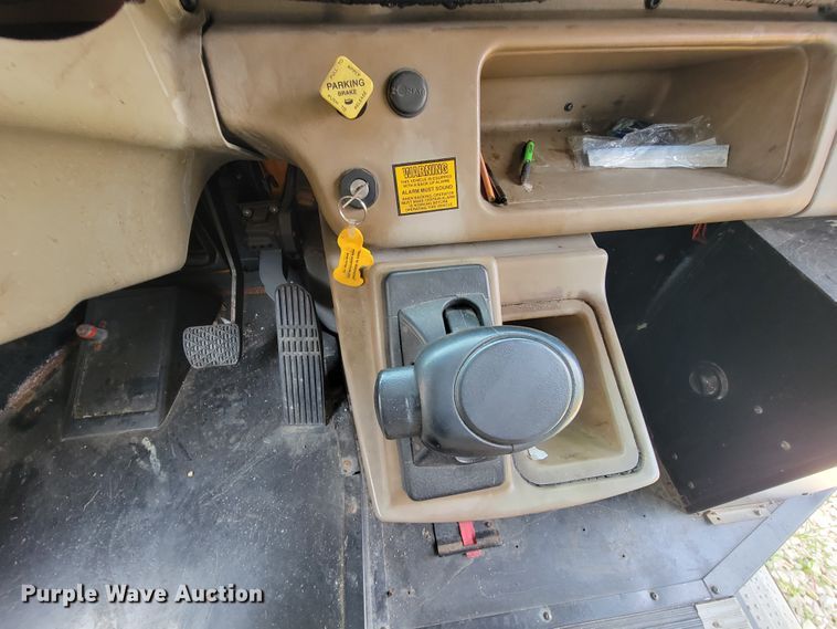 image for item KD9398 2006 Freightliner FS65  school bus