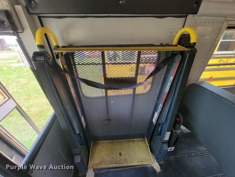 image for item KD9398 2006 Freightliner FS65  school bus