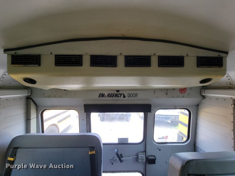 image for item KD9398 2006 Freightliner FS65  school bus