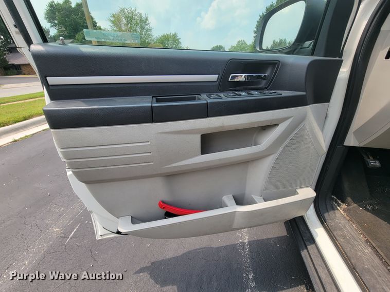 image for item KD9400 2010 Dodge Grand Caravan SE  van