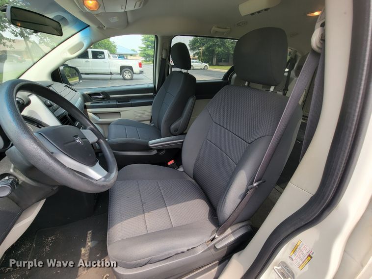 image for item KD9400 2010 Dodge Grand Caravan SE  van