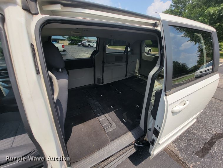 image for item KD9400 2010 Dodge Grand Caravan SE  van