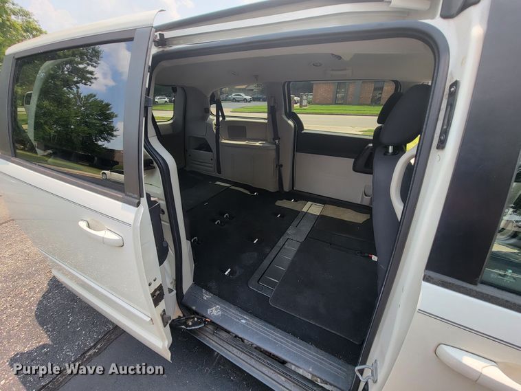 image for item KD9400 2010 Dodge Grand Caravan SE  van