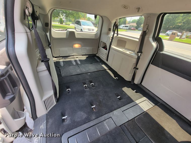 image for item KD9400 2010 Dodge Grand Caravan SE  van