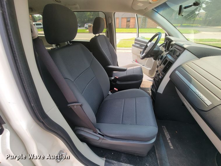 image for item KD9400 2010 Dodge Grand Caravan SE  van