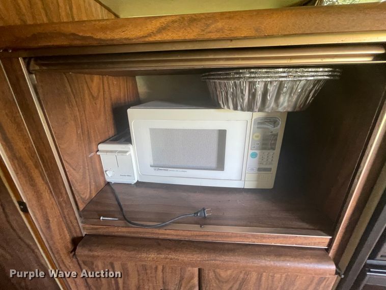 image for item KK9546 1978 Airstream Sovereign  camper