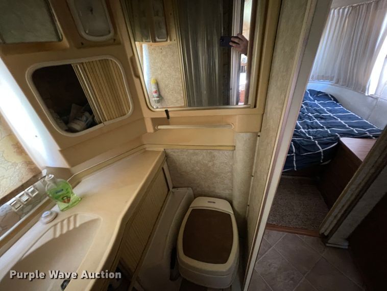 image for item KK9546 1978 Airstream Sovereign  camper